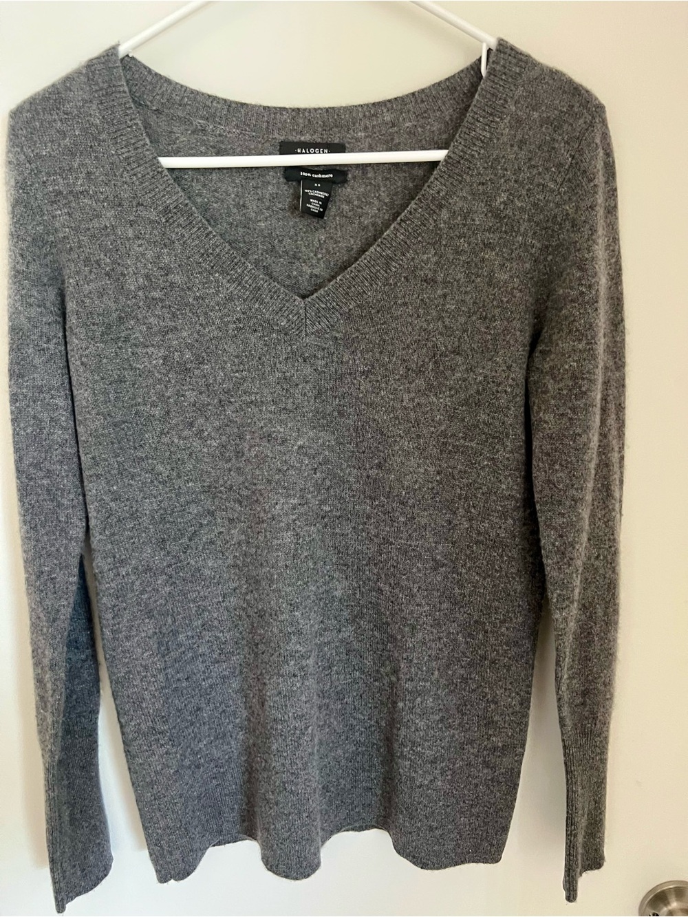 Halogen 100% Cashmere V-Neck Pull Over Sweater
